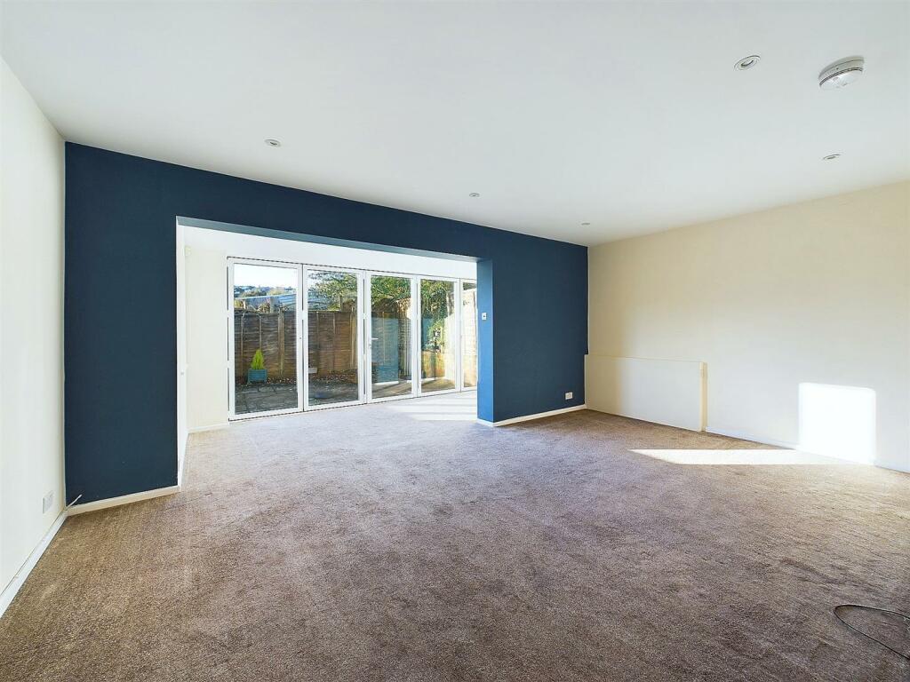 3 - THREE BEDROOM FAMILY HOUSE IN BISHOPSWORTH.jpg