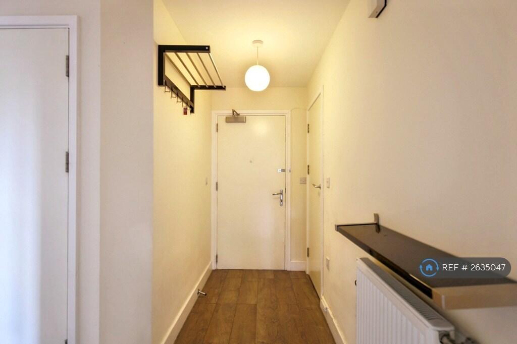 Hallway With 2 Storage Cupboards