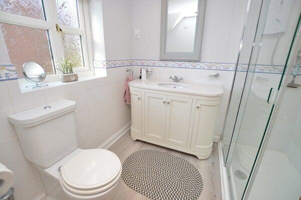 en-suite shower room