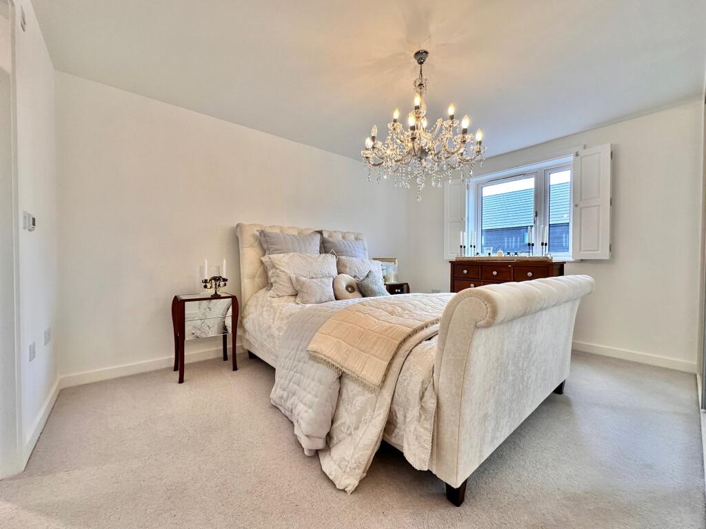 Bedroom 2 (En-suite)
14