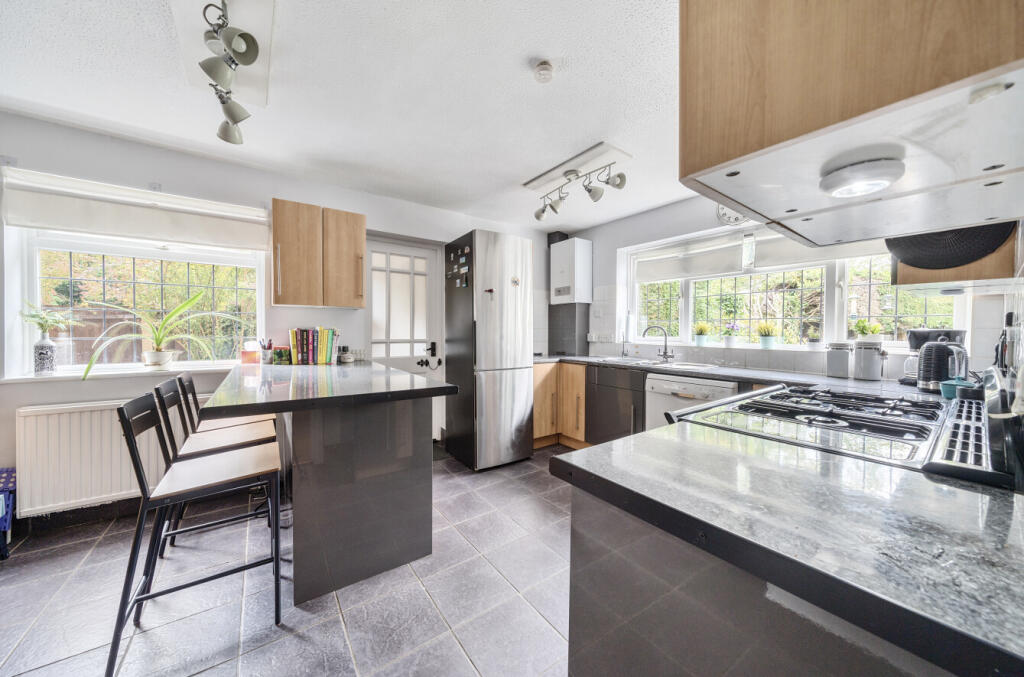 1301832-12-684048...