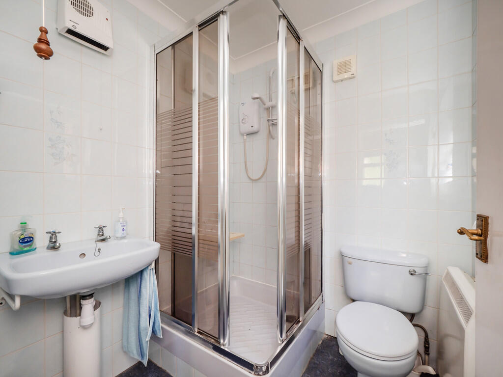 21WaveneyClose-25