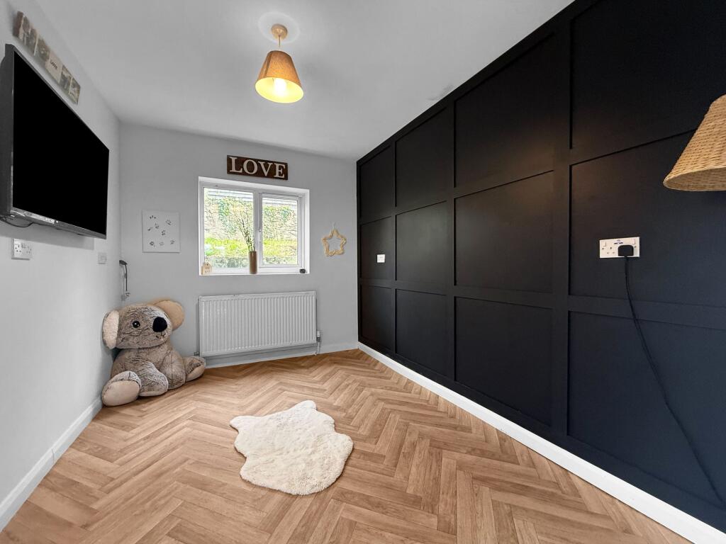 Sitting Room/Bedroom 5