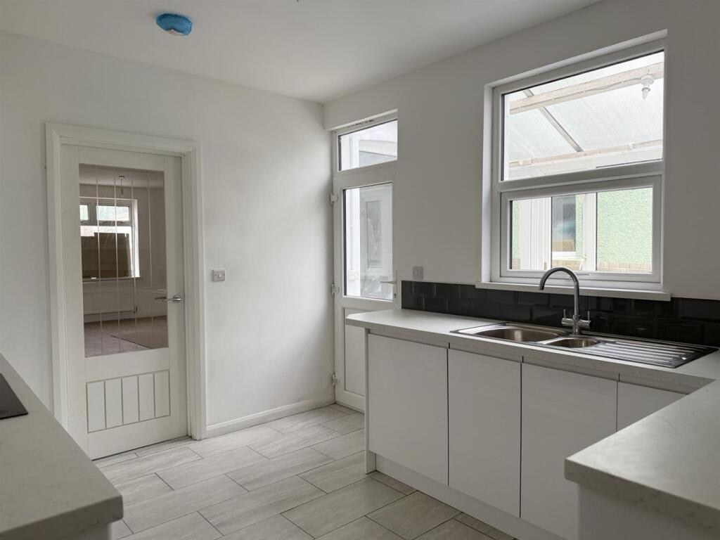 kitchen1.jpg