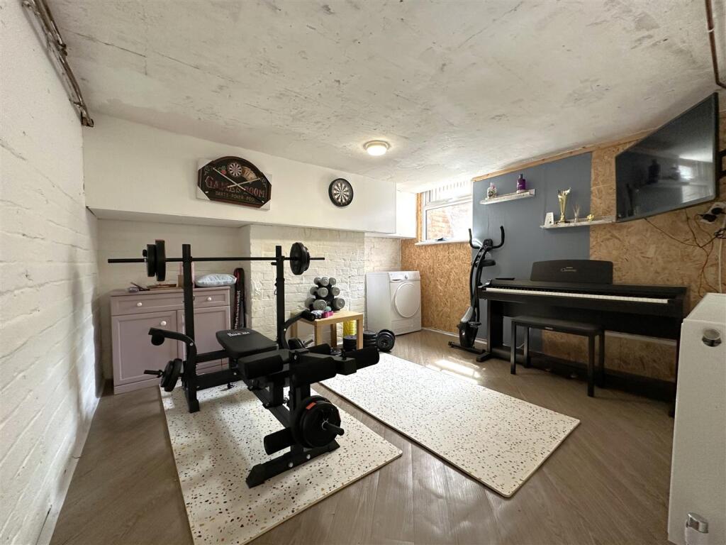 Cellar: Home Gym 922