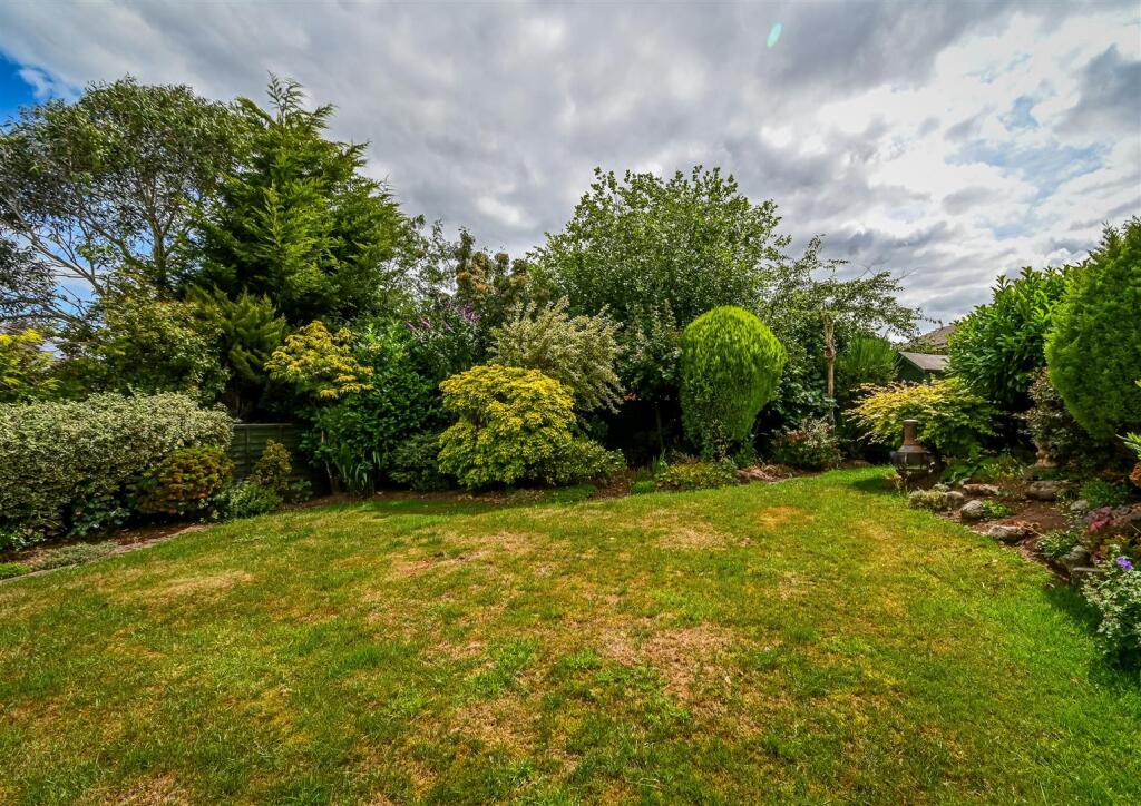 12 Rosemount Gardens-21.jpg