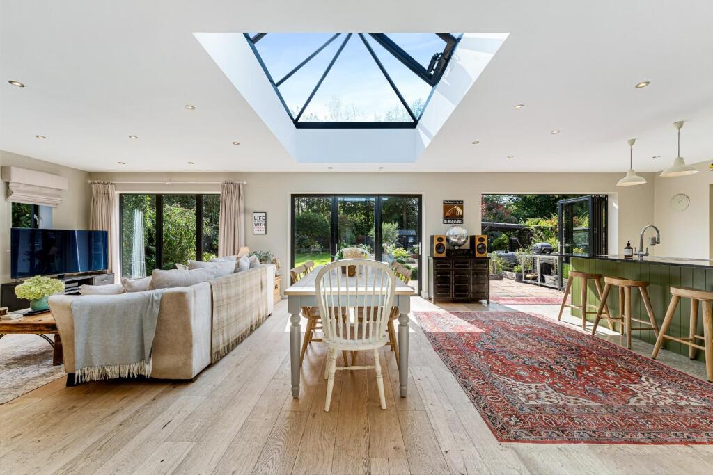37 Strawberry Lane41.jpg