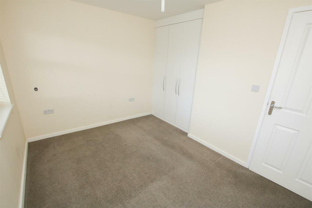 DOUBLE BEDROOM