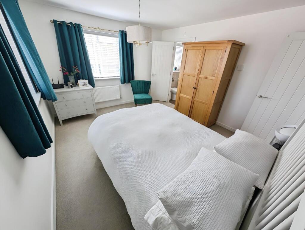 ece265a0-bed 201.jpg