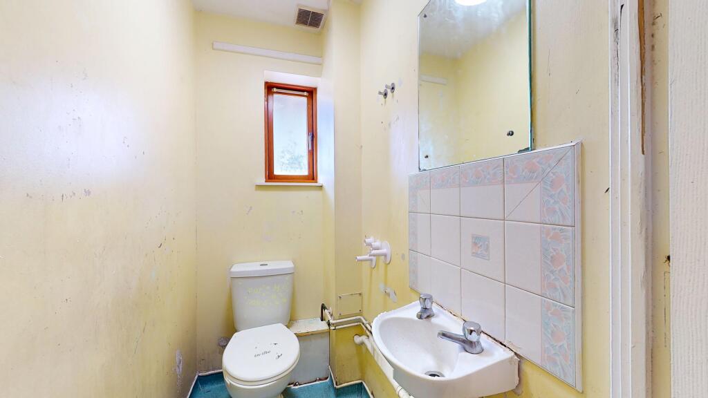 41 Arnett Square, Chingford, London E4 8YY