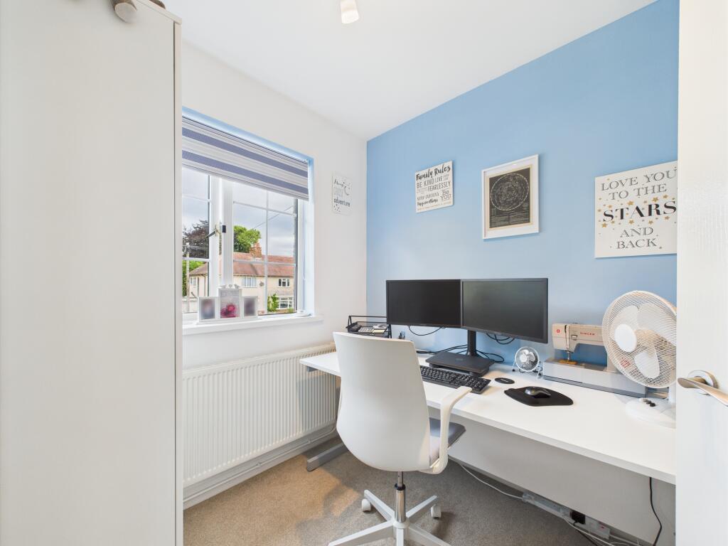 CAM03674G0-PR0566-STILL009