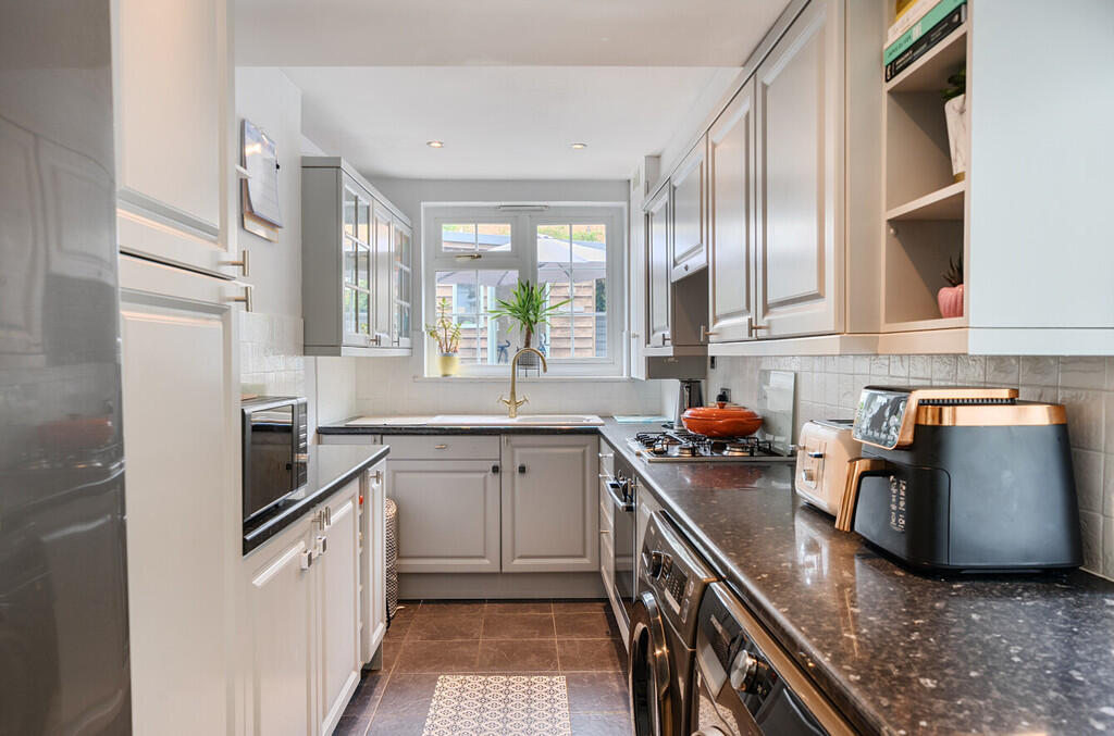 1299926-15-682f13...