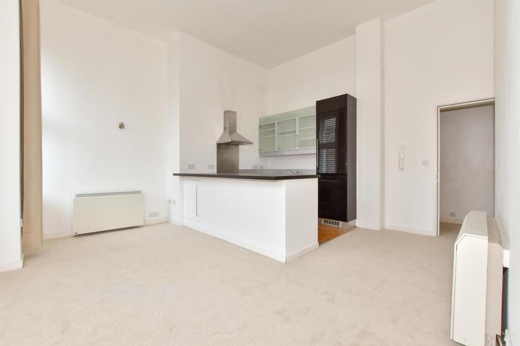 Lounge/ Kitchen