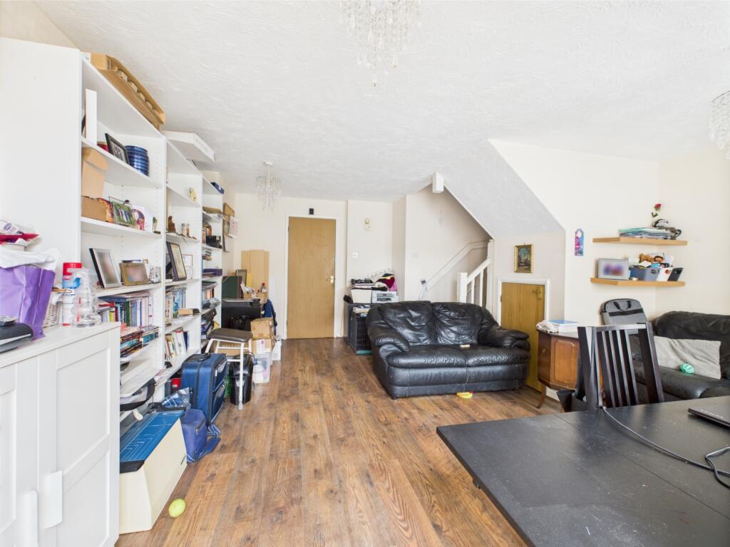 CAM03151G0-PR0044-STILL003