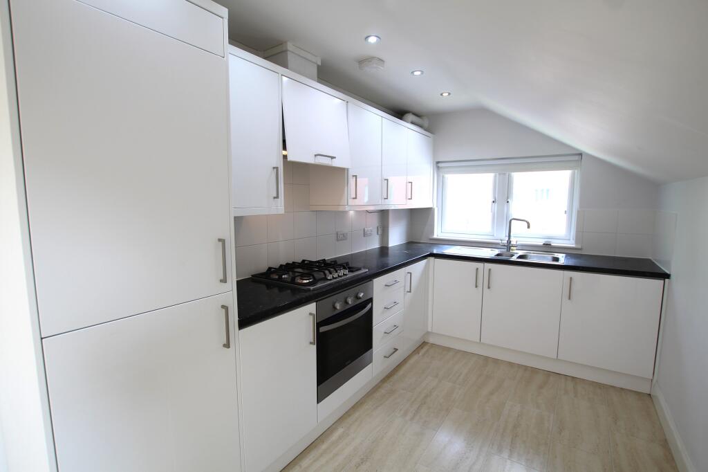 4 kitchen.JPG
