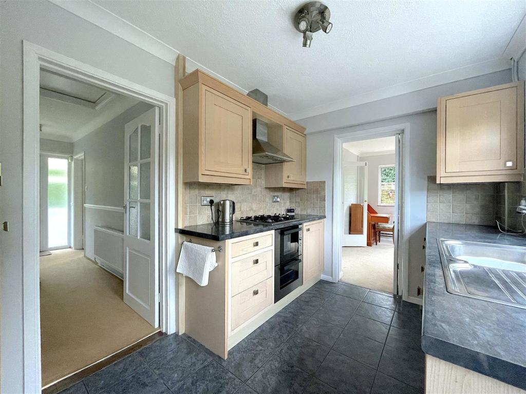 Kitchen (2).jpeg