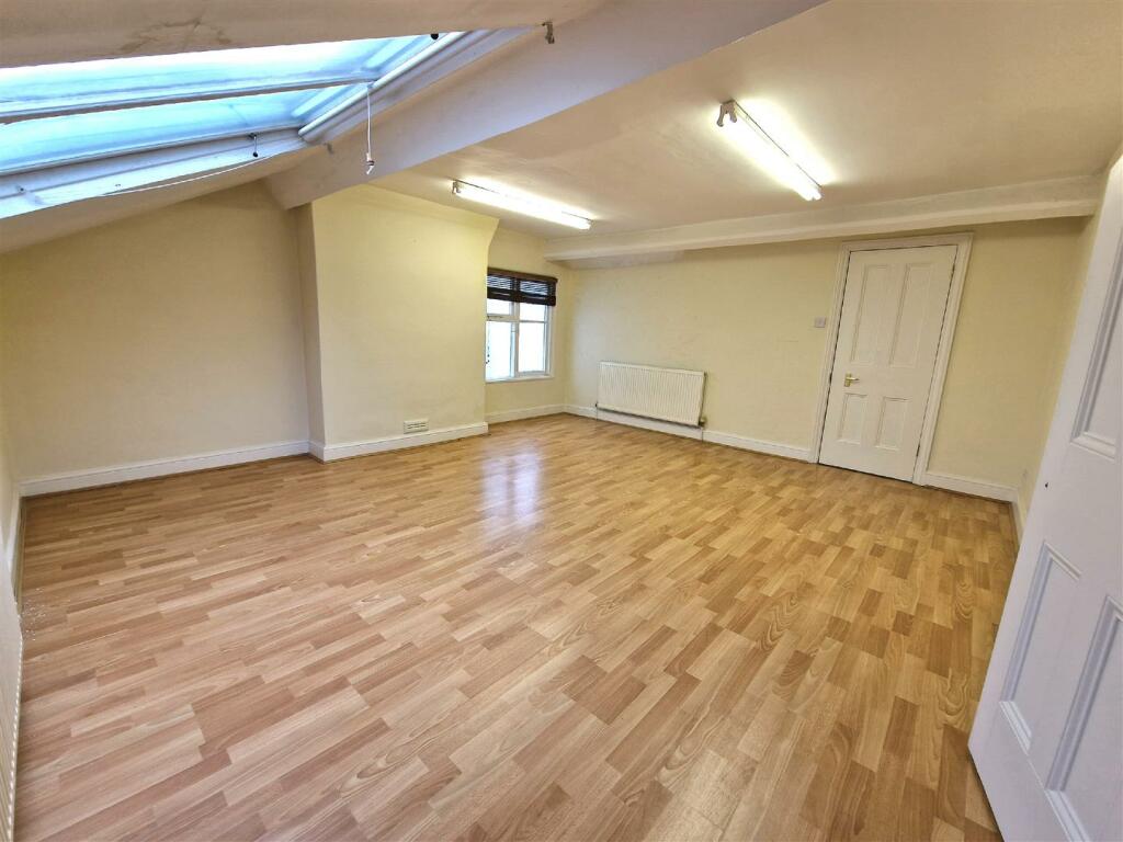Top Level Bedroom2