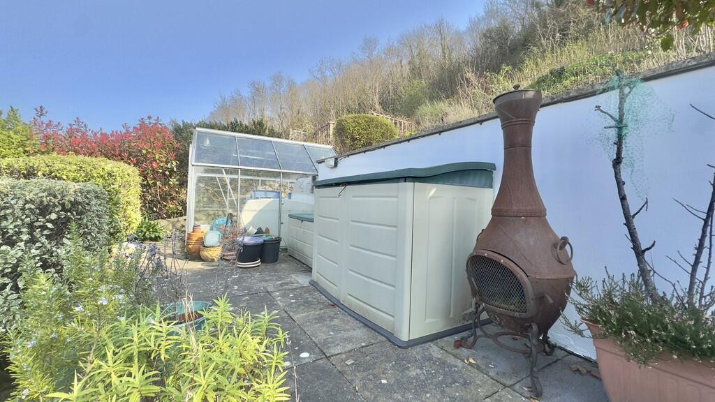 FEEFB9BA-29C0-46B...