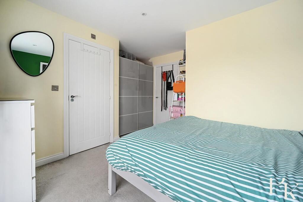 9 Monarch Way, BN43 (14).jpg