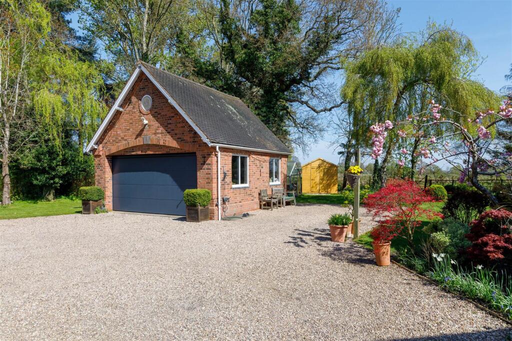 Detached Double Garage