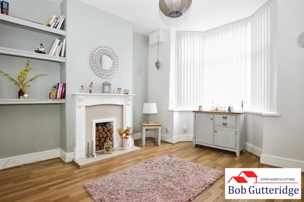 BAY FRONTED SITTING ROOM