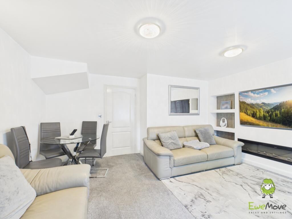 EweMove Estate Agents Basingstoke -Dundee Gardens 