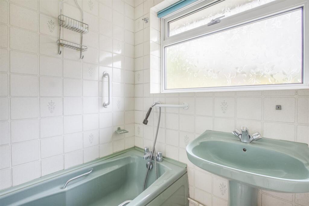 56 Grays Lane, HP13 5UG-4.jpg