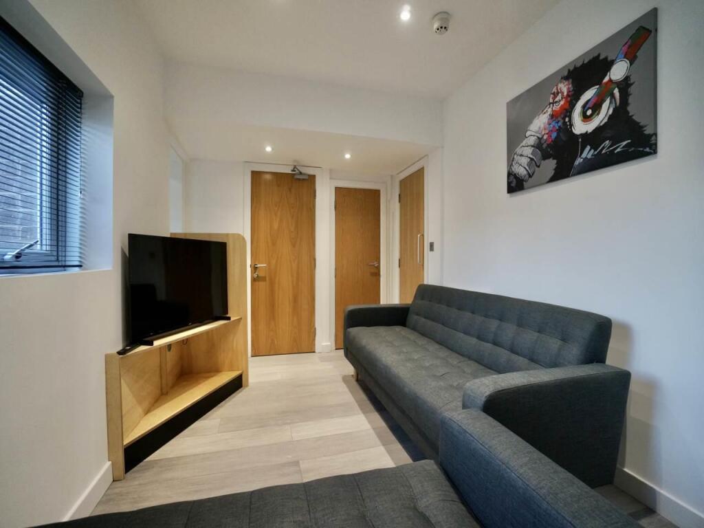 Lounge 2.jpg