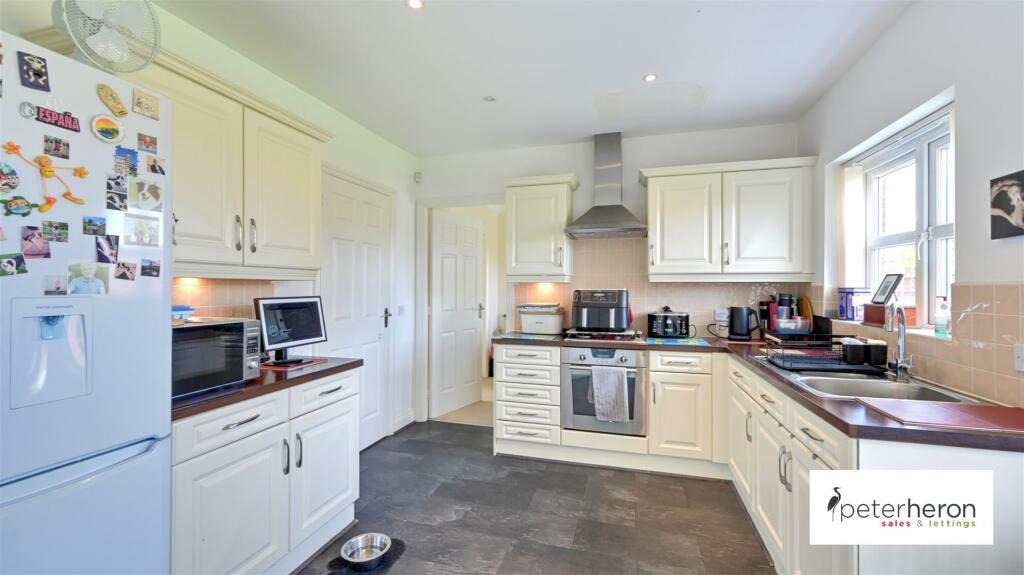 Breakfasting Kitchen