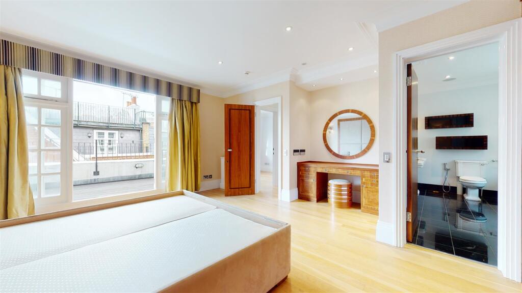 Master Bedroom (3)