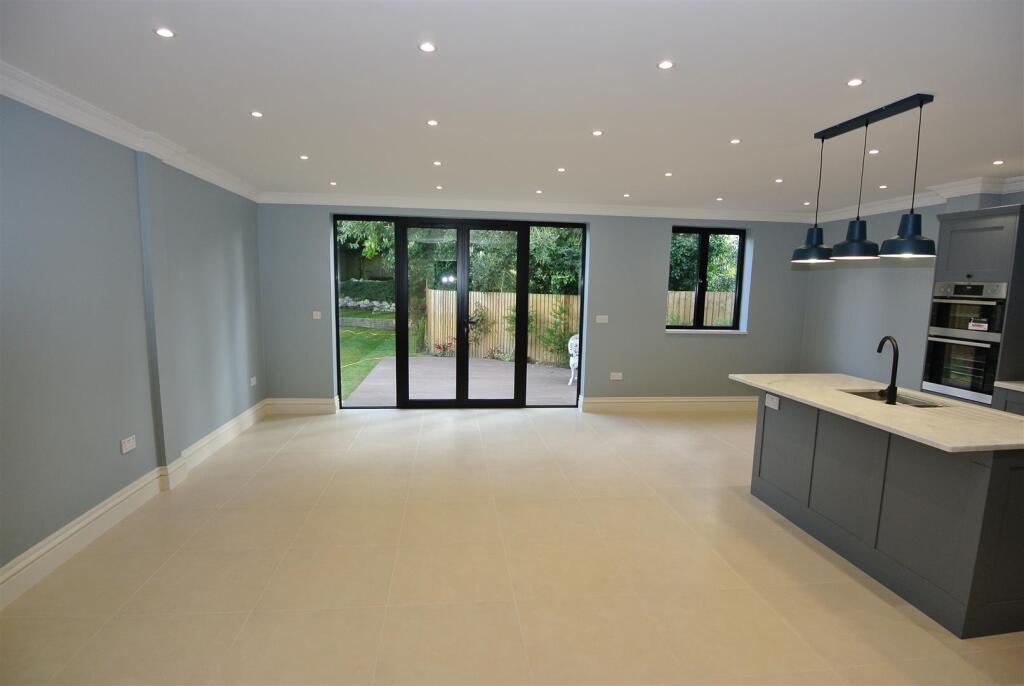 Kitchen Breakfast Family Room 5.JPG