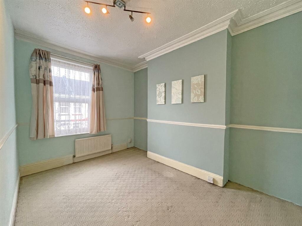 Ocean Street 12 Bed 2.jpg