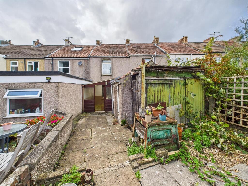 12 - Terraced House for Auction, Kingswood.jpg