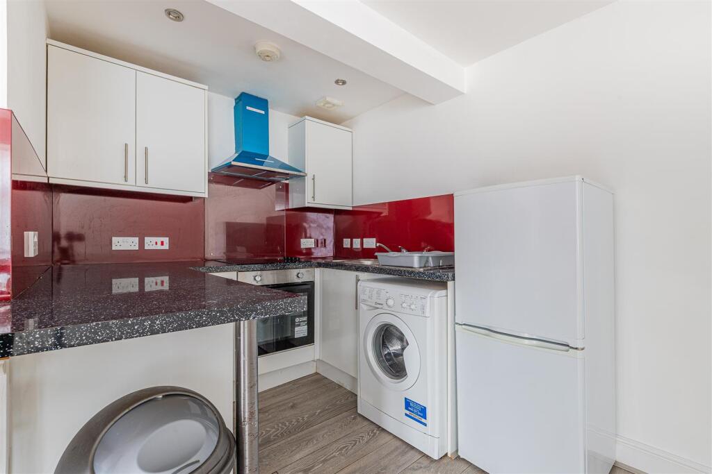 6 Neville Mews-8.jpg