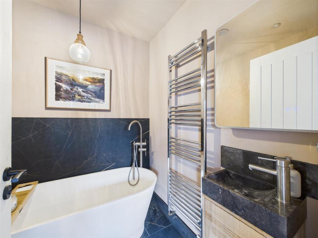 Stylish En-Suite Bathroom