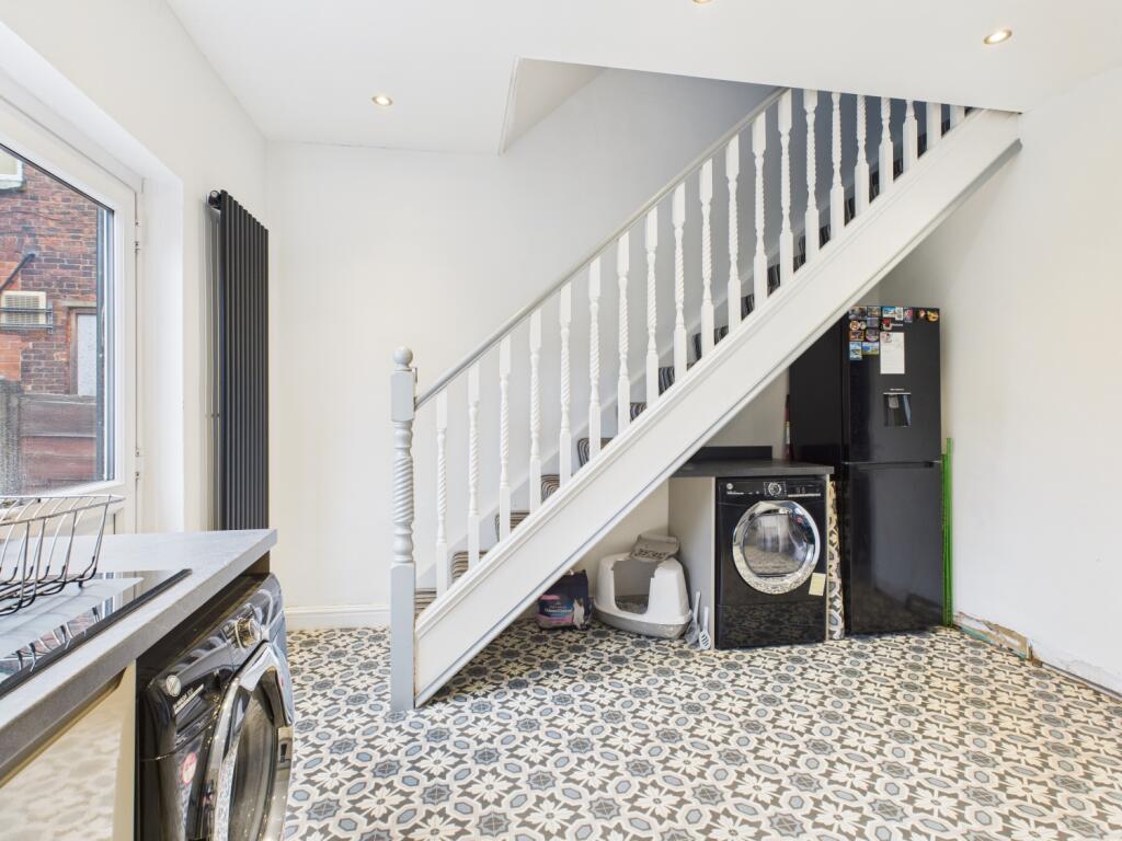 CAM03729G0-PR0141-STILL004