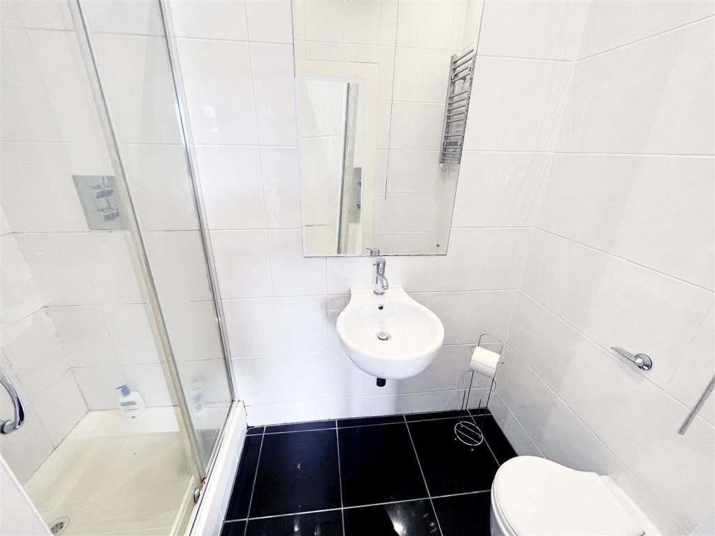 En Suite Shower Room.jpg