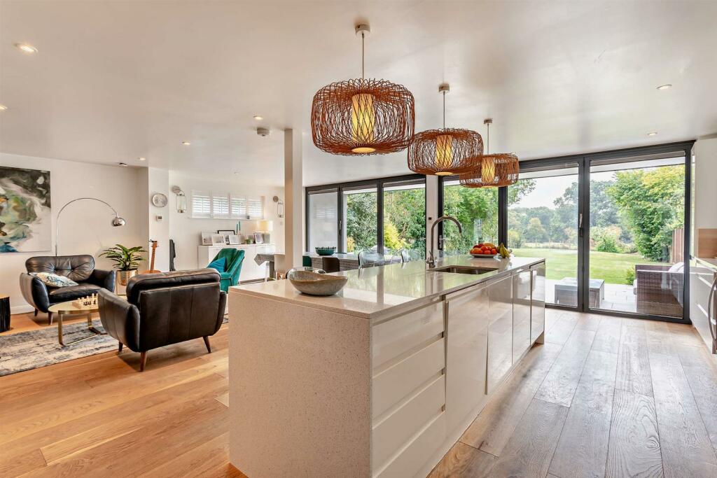 8619598-interior16-800.jpg