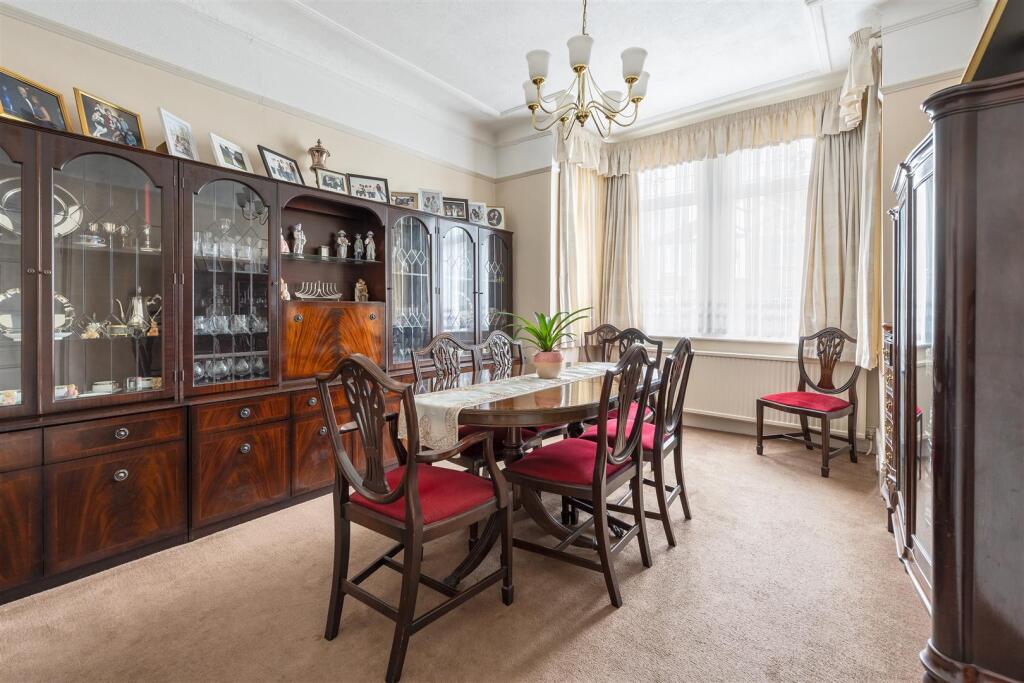 Chingford Avenue E4