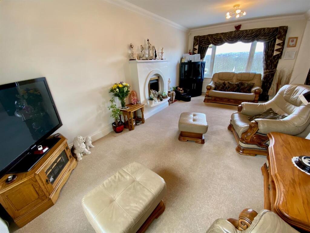lounge 1..jpg