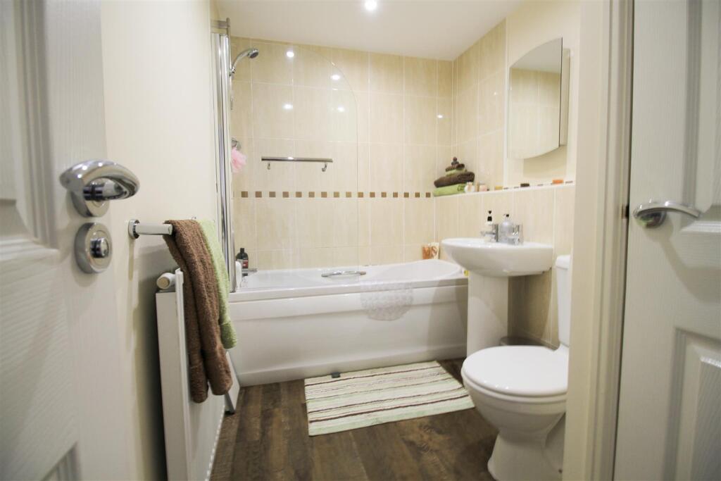 Family Bathroom.jpg