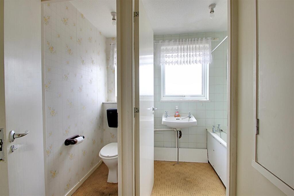 Bathroom WC.jpg