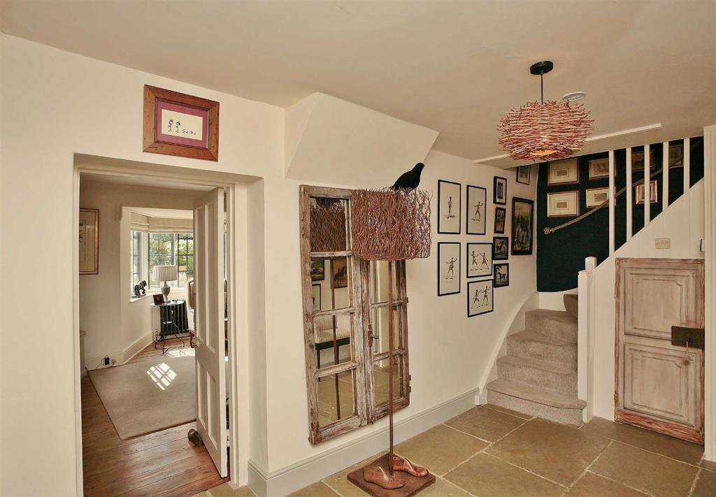 Entrance Hallway.jpg