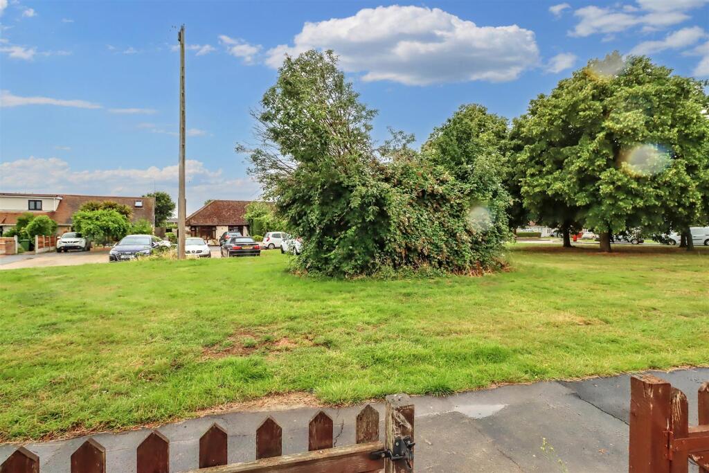 38 LABURNUM AVENUE OUTSIDE-5.jpg