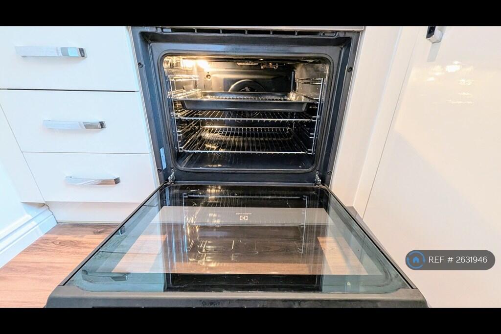 Oven (Cleaned As New)