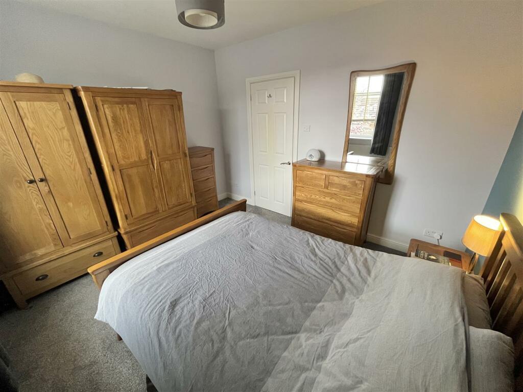 Bedroom 1 Aspect 3.jpg