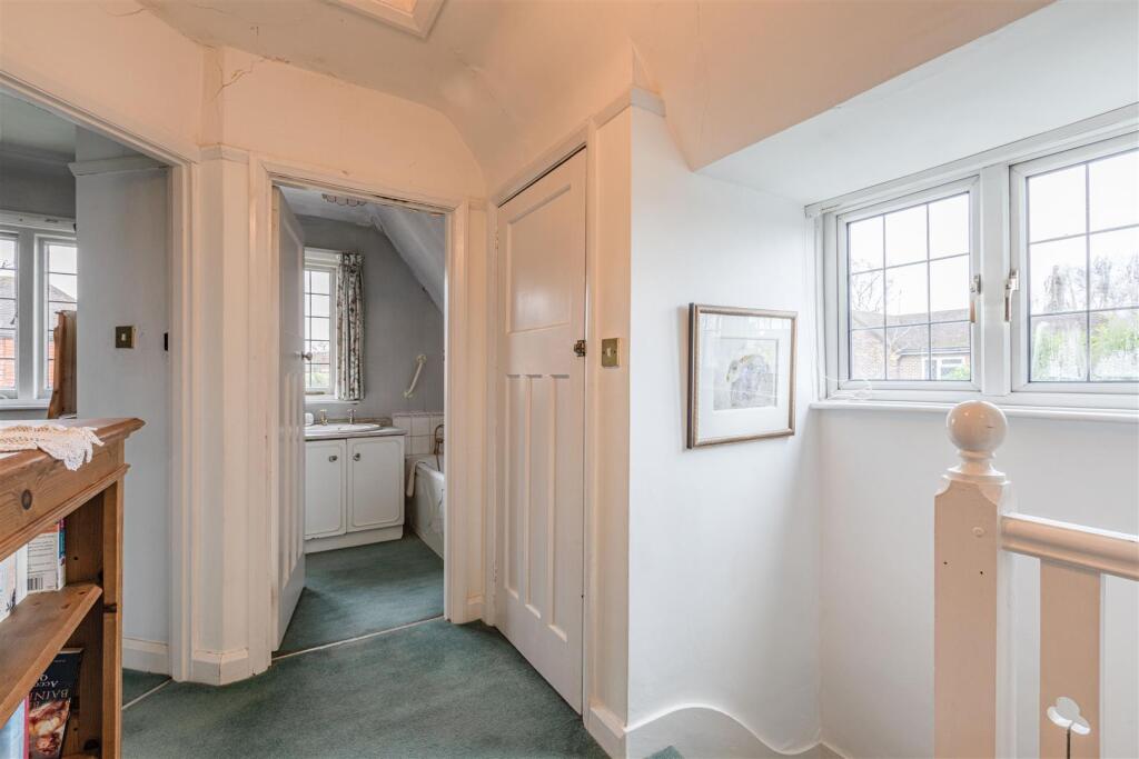 West Cottage, 50 Parvis Road, Byfleet, KT14 7EH - 