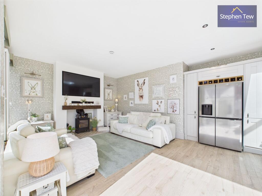 Kitchen / Living Area