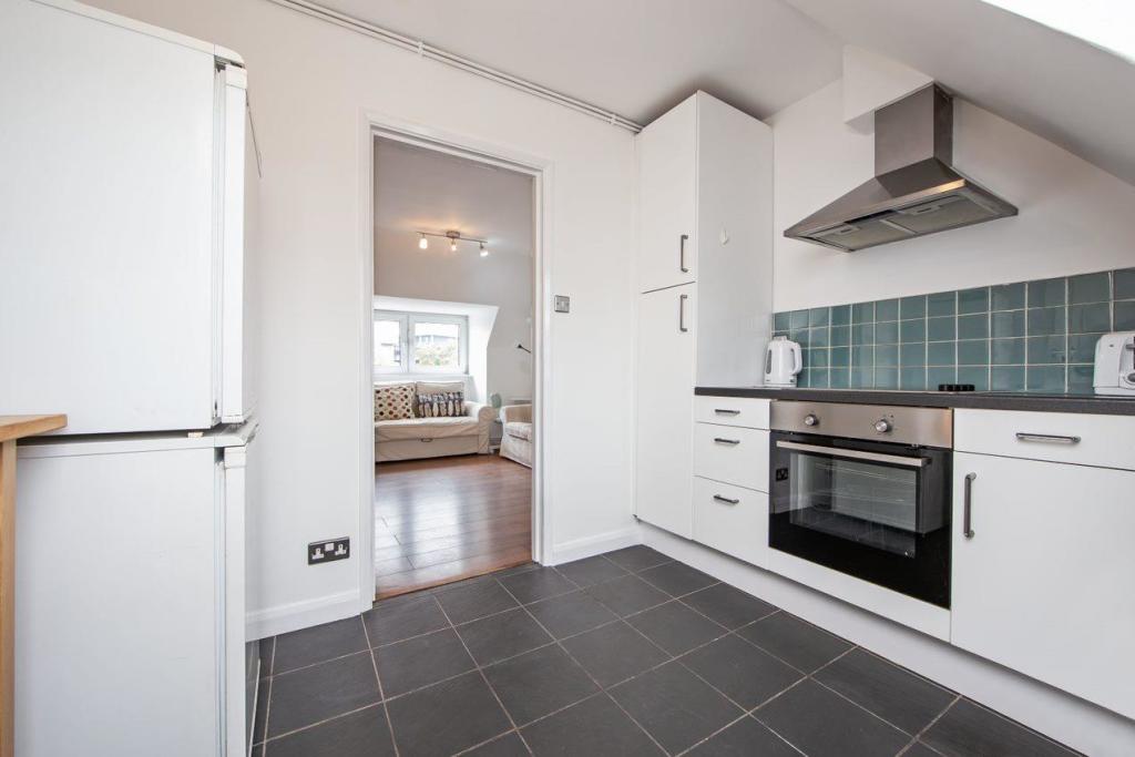 kitchen 2.jpg