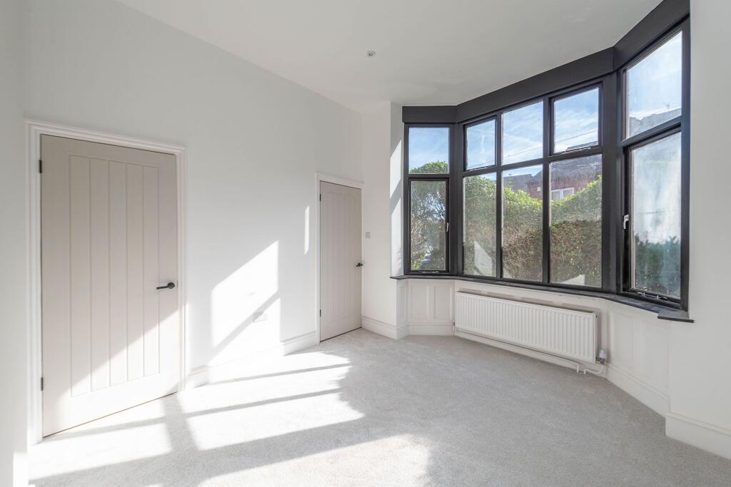 KITCHEN, DINING ROOM AND LOUNGE